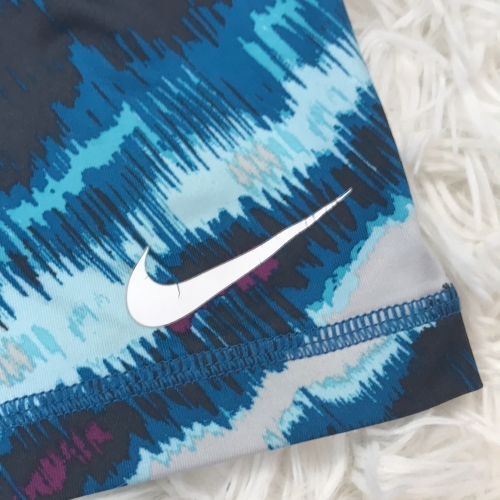 Nike Pro Capri Leggings - Picture 2 of 7